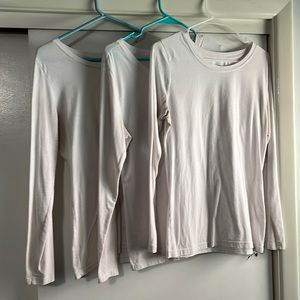 🍇THREE long sleeve soft and stretchy white cotton undershirts size medium